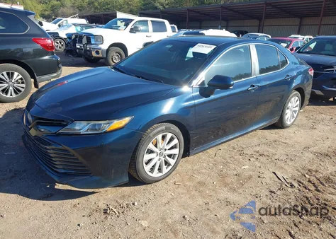 2019 Toyota Camry Le z USA, uszkodzony, nr VIN 4T1B11HK4KU247112